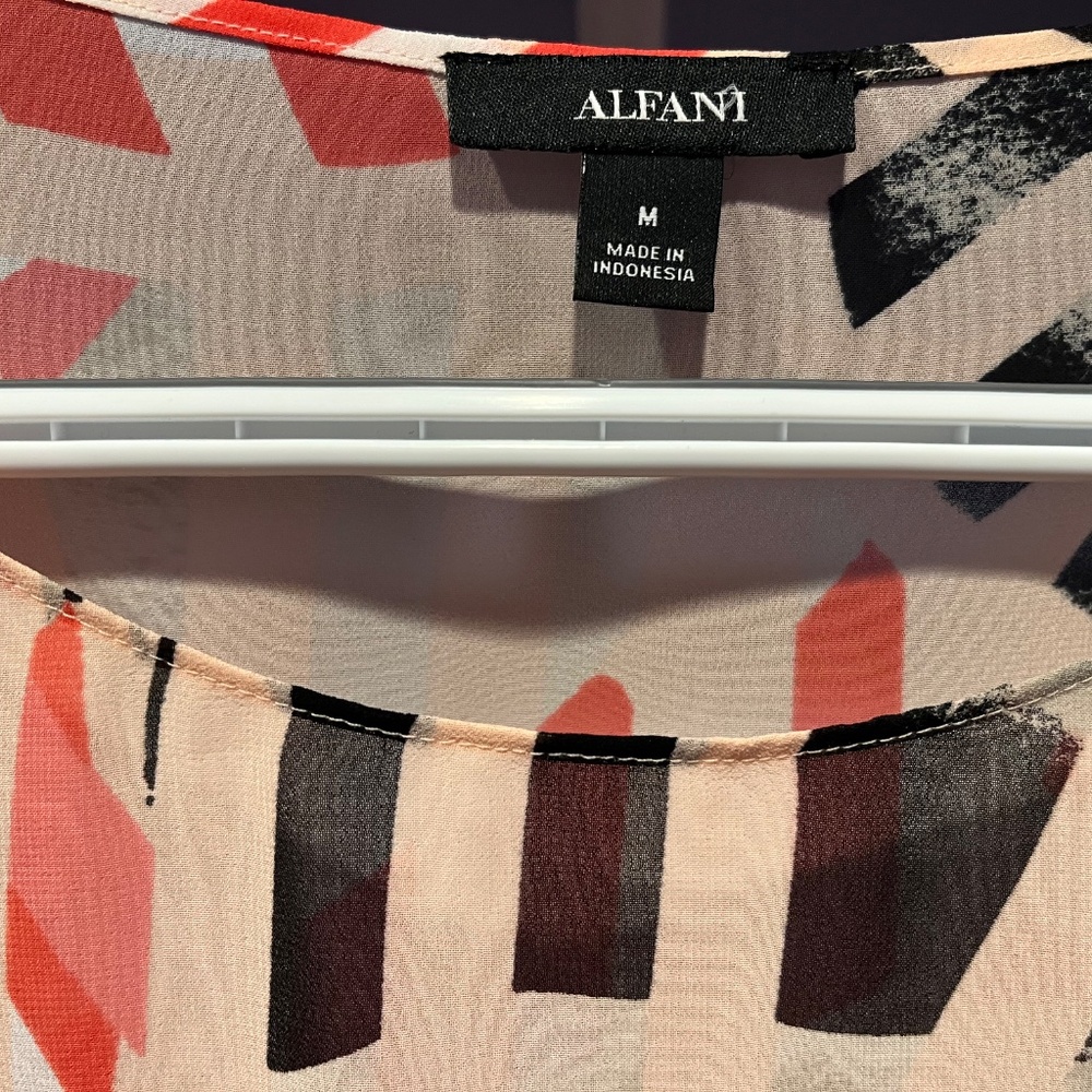 Alfani Size Medium Peach, Black, and White Top with Angel Sleeves - Picture 2 of 4